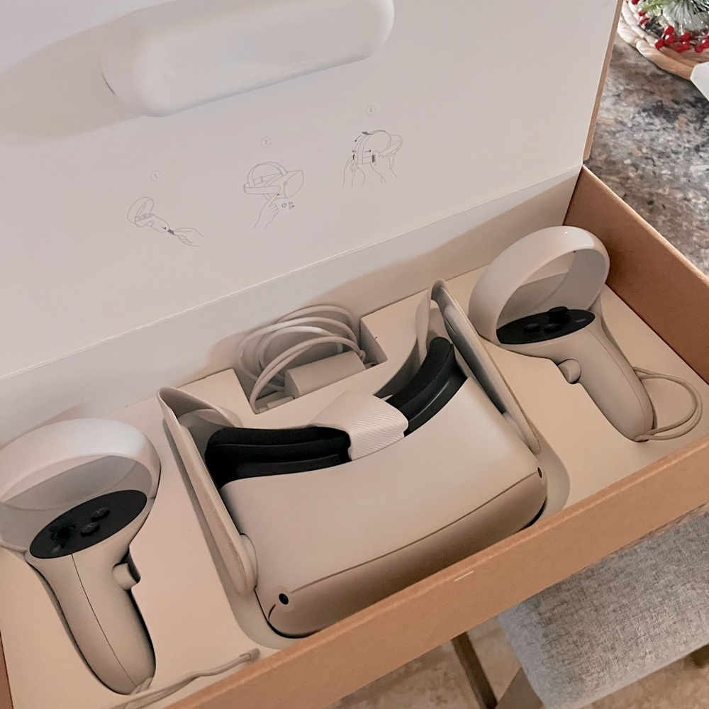 Like New used maybe 4 times Oculus Meta Quest 2 128GB